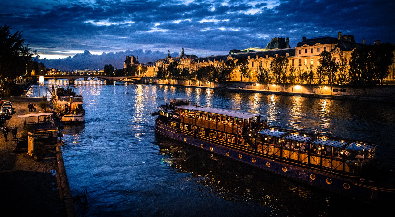 Seine_River_Cruise_France.jpg