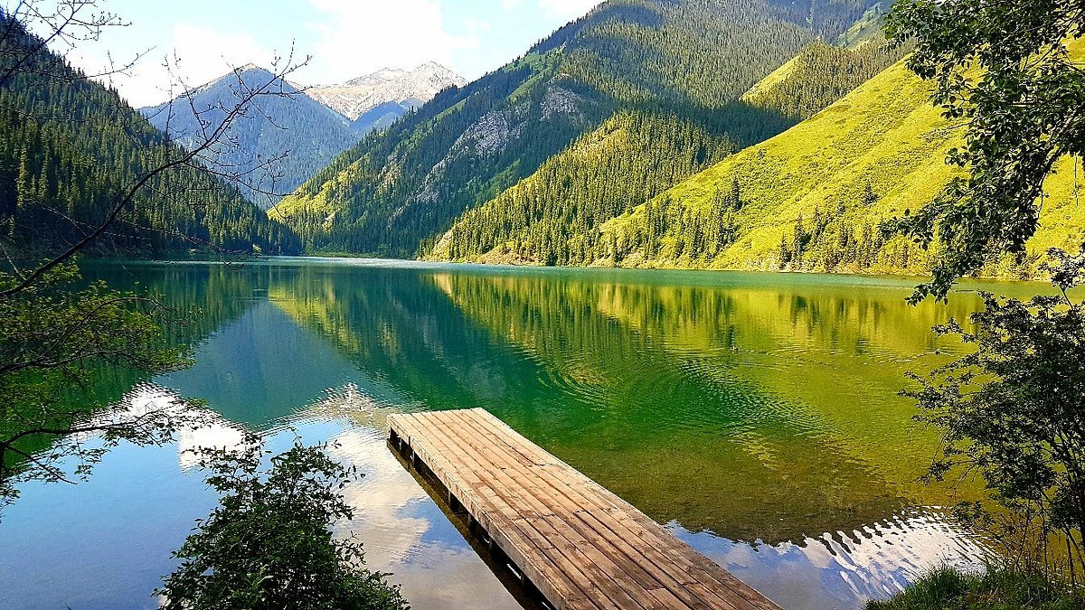 Kolsai_Lake_Kazakhstan.jpeg