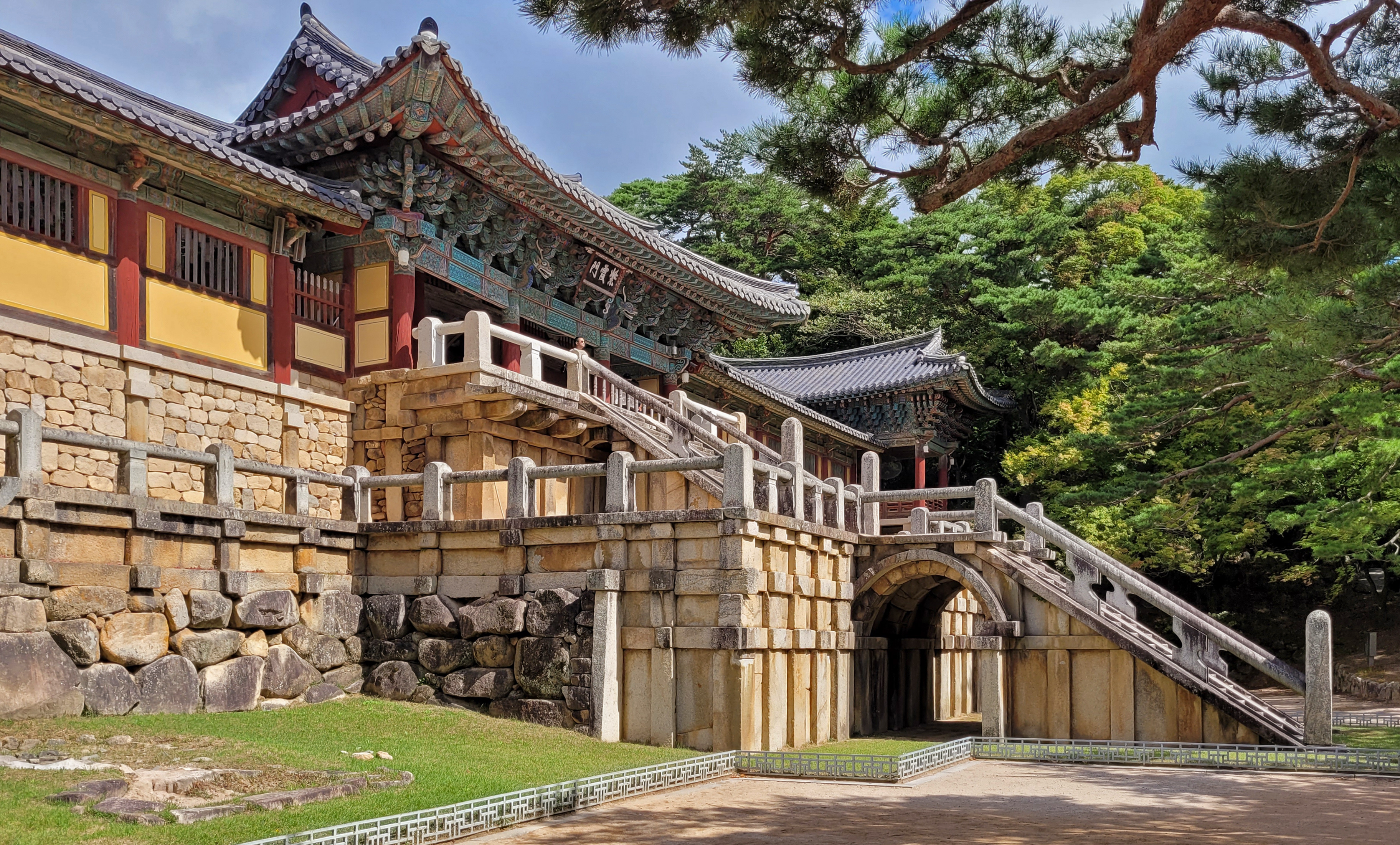 Bulguksa_Temple_2_Gyeongju_South_Korea.jpg