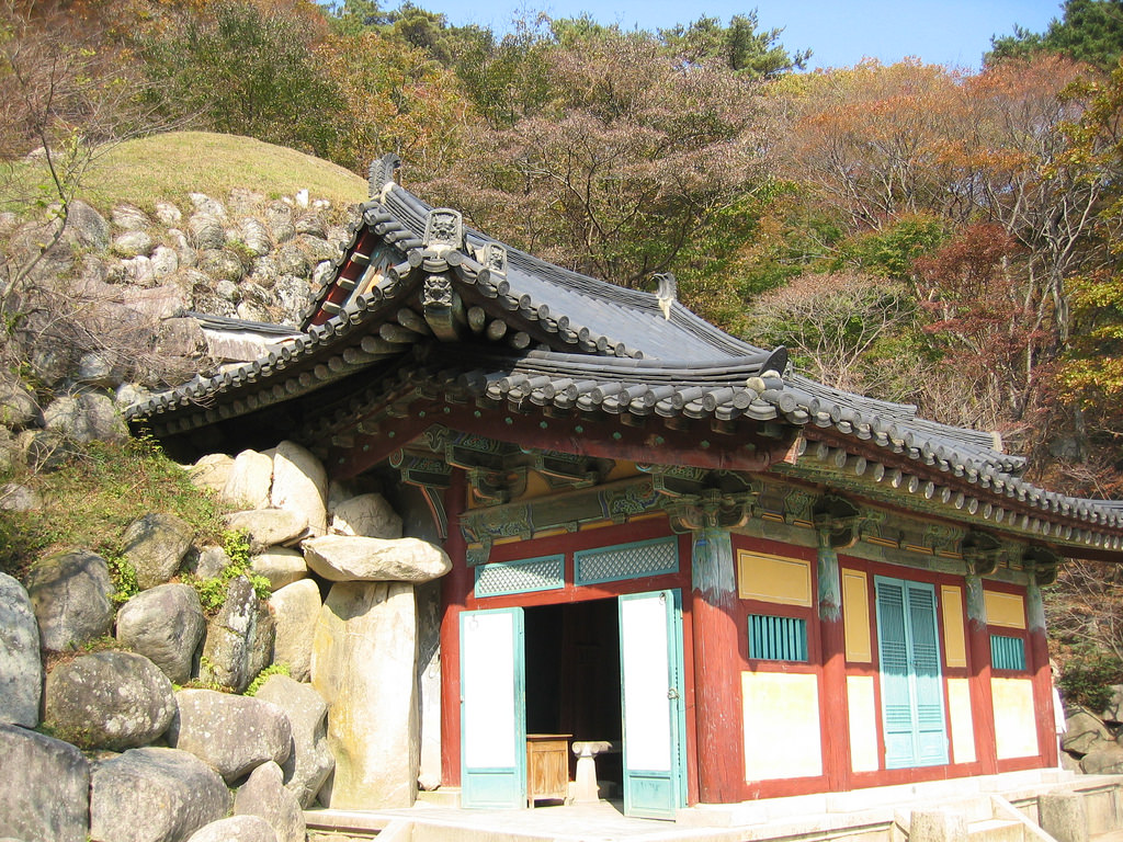 Seokguram_Grotto_Gyeongju_South_Korea.jpg