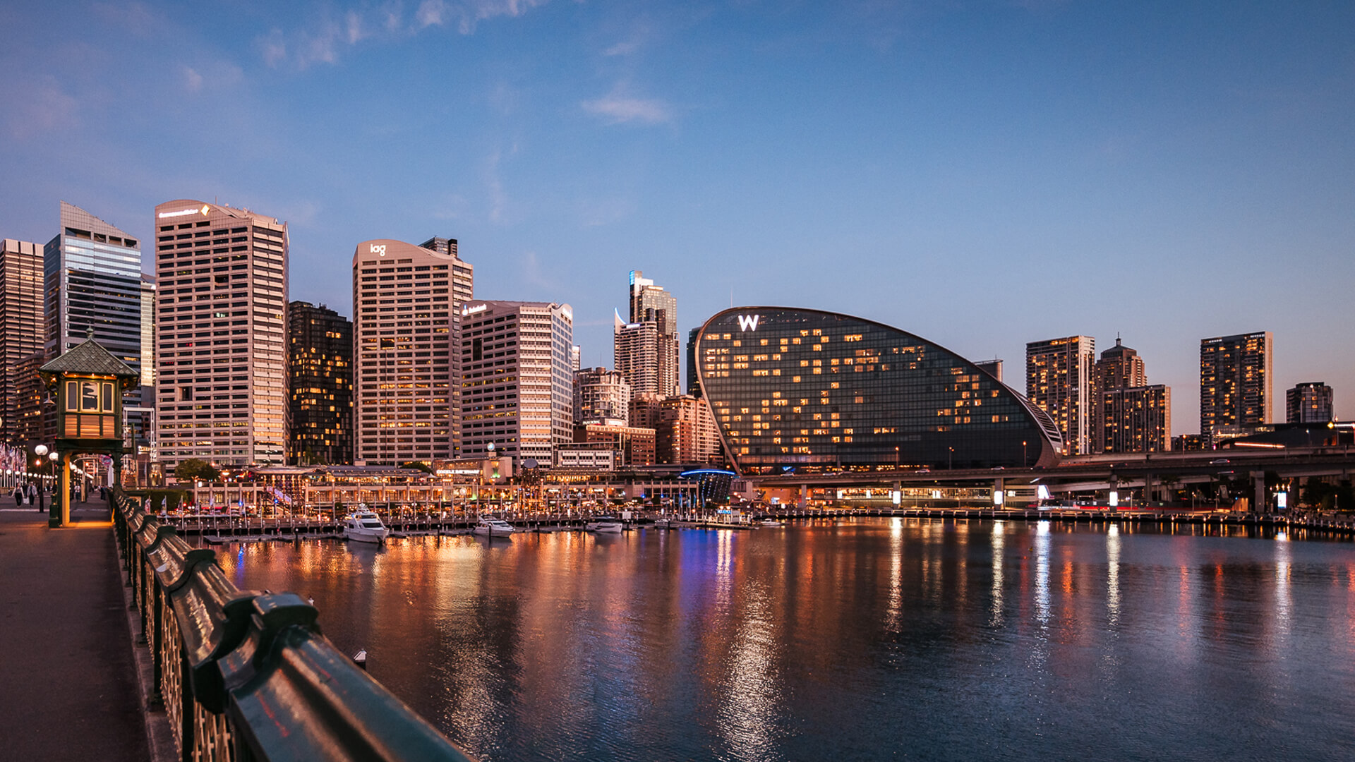 Darling_Harbour_Sydney_Australia.jpg