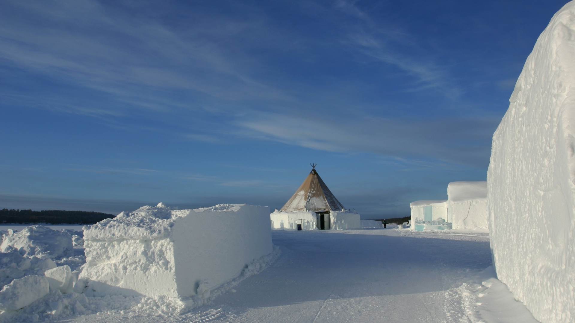 Icehotel_2_Kiruna_Sweden.jpg