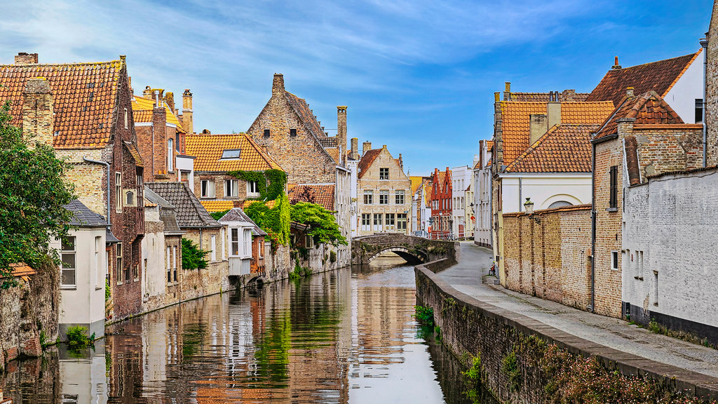 Canals_of_Bruges_Bruges_Belgium.jpg