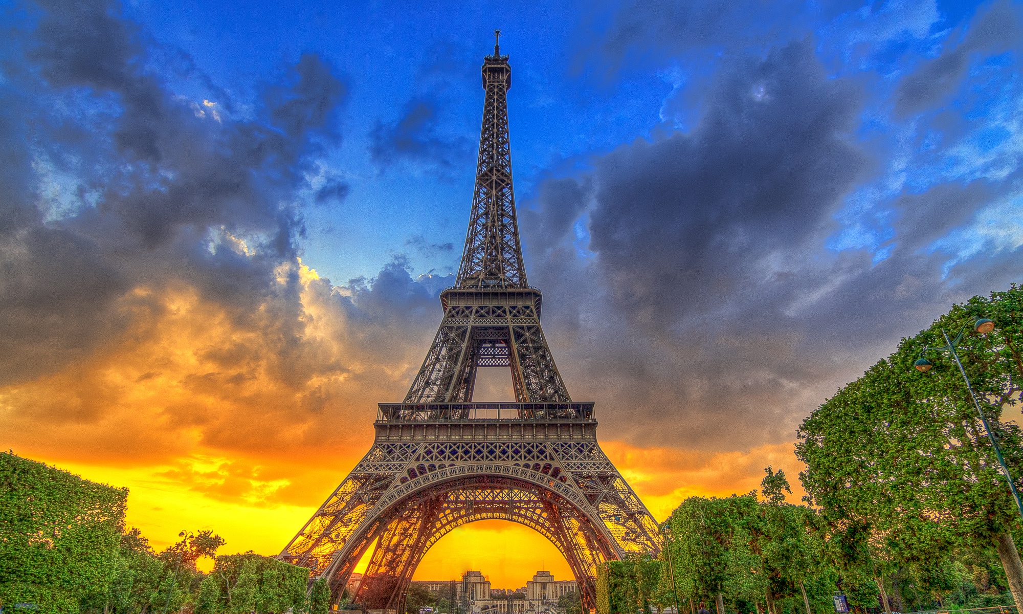 Eiffel_Tower_Sunset.jpg