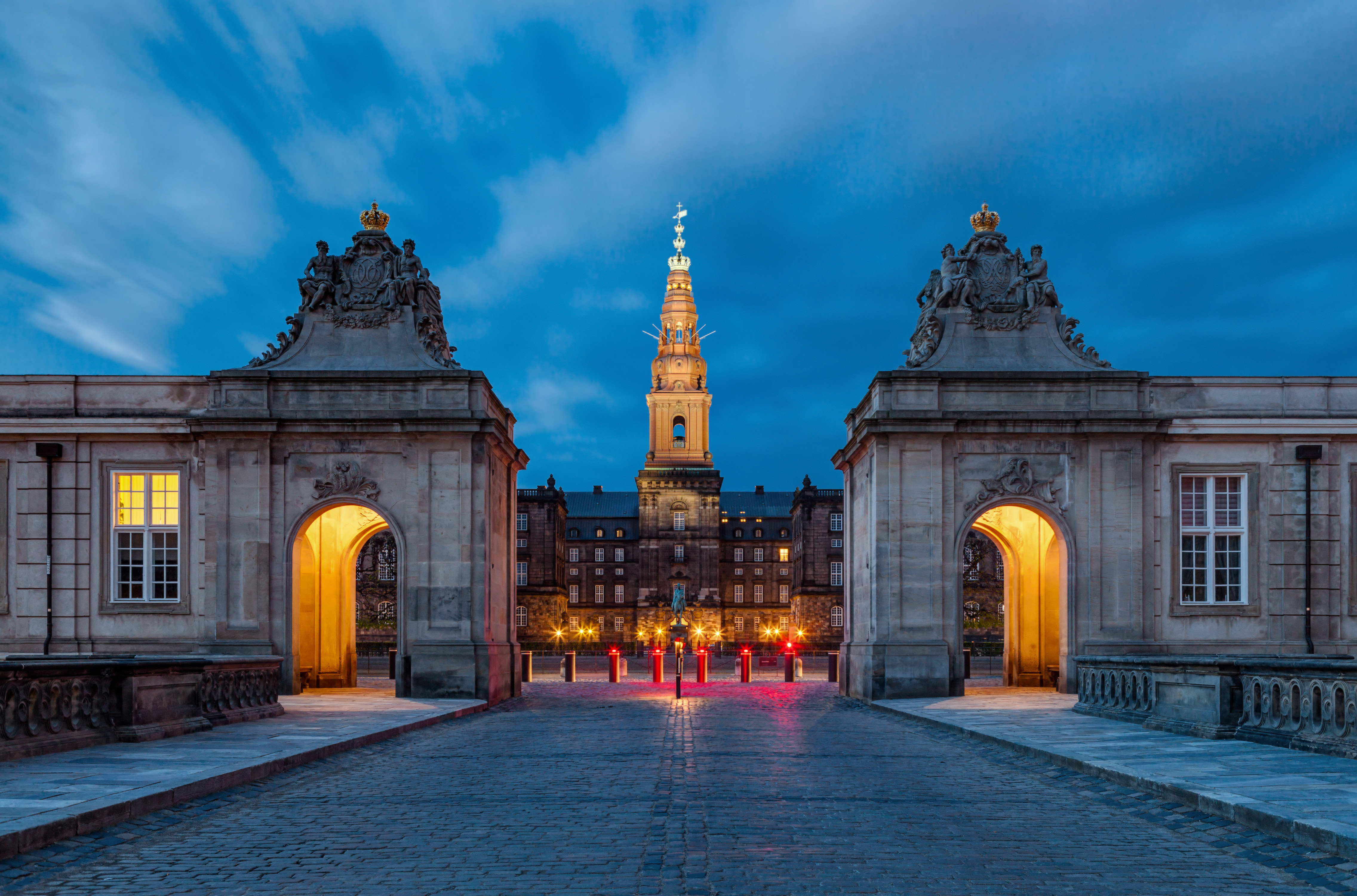 original_imagesChristiansborg_Palace_Night_view_Denmark.jpg