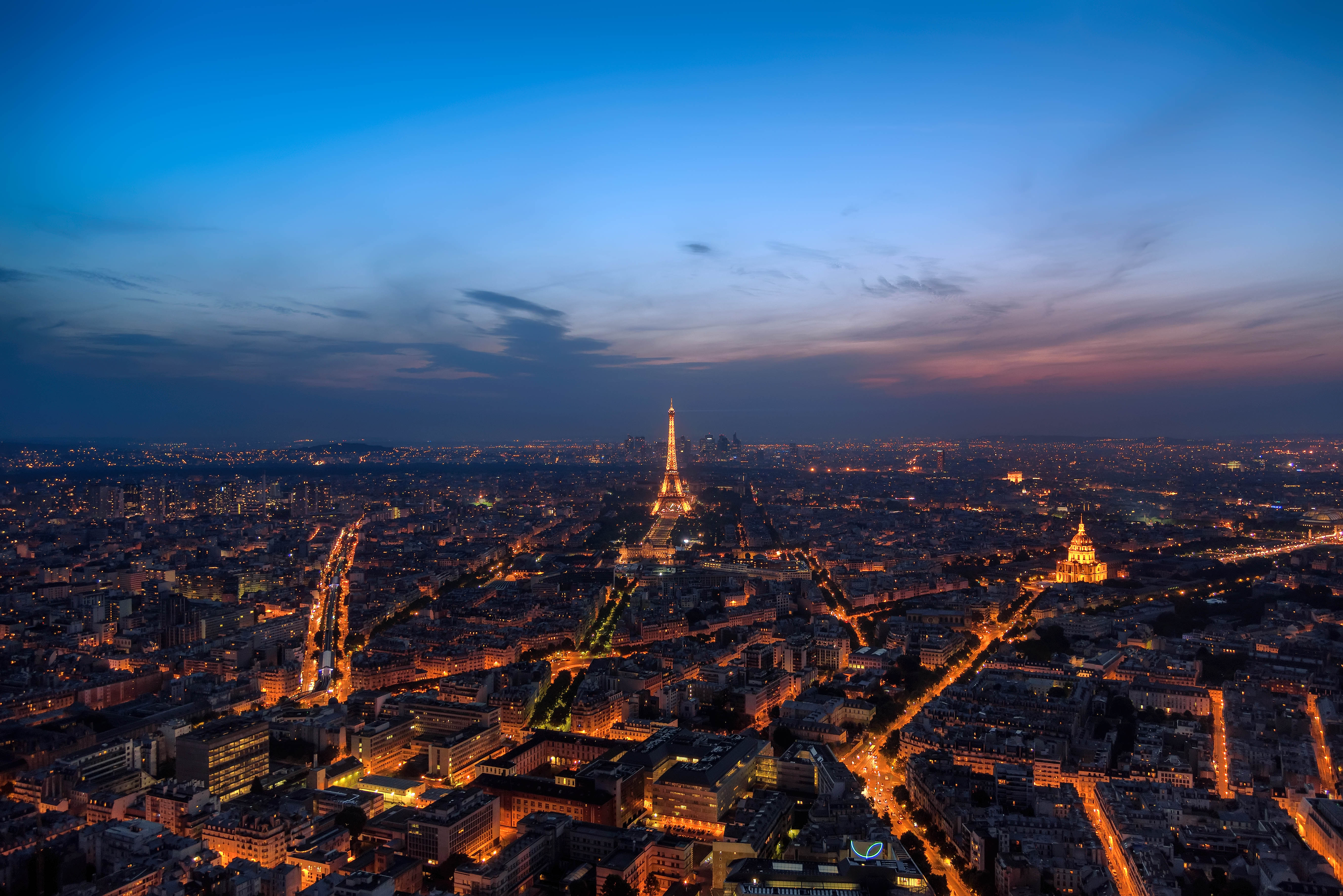 Aerial_views_Night_Paris_France.jpg