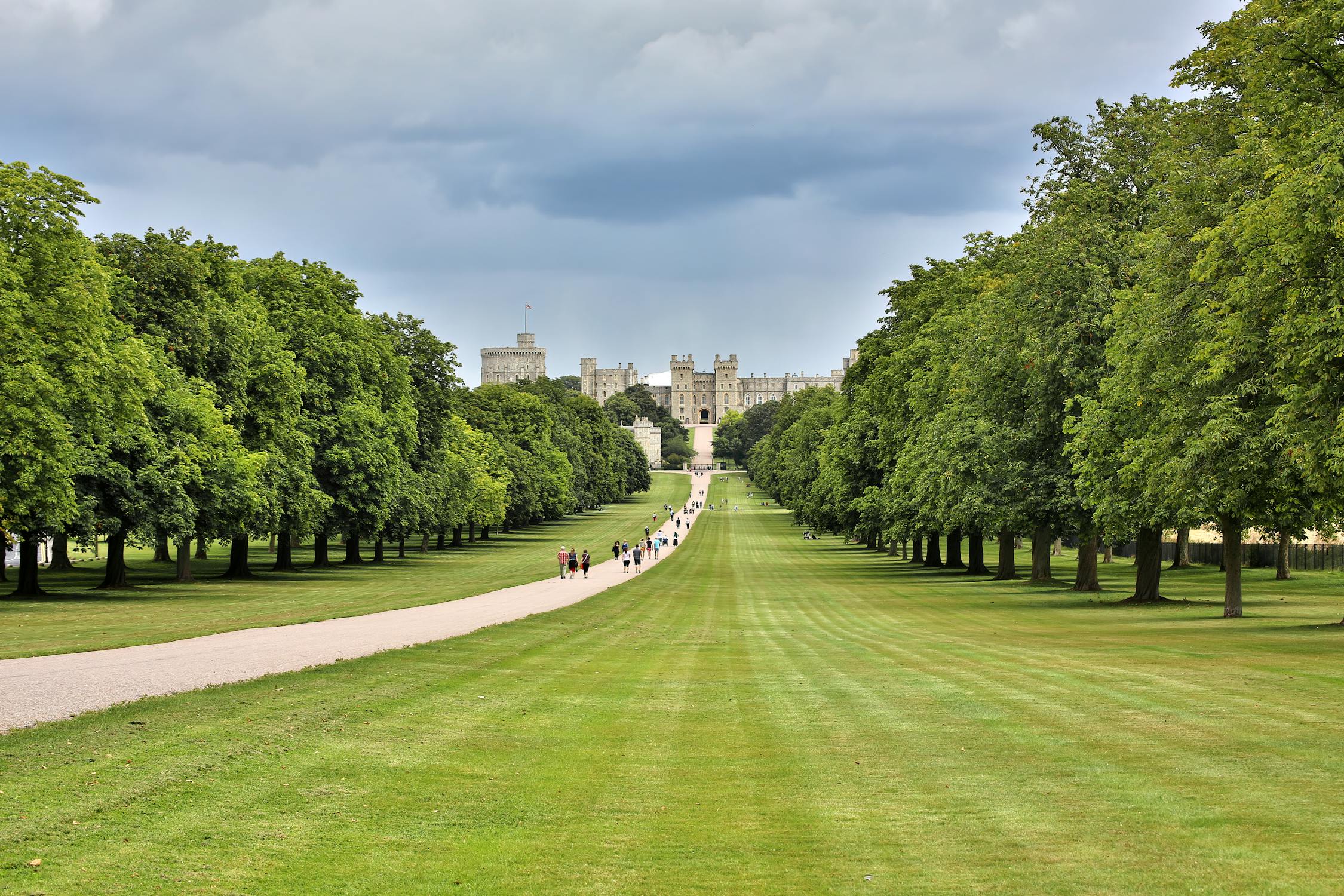 The_Long_Walk_Windsor_UK_mKqOM5X.jpeg