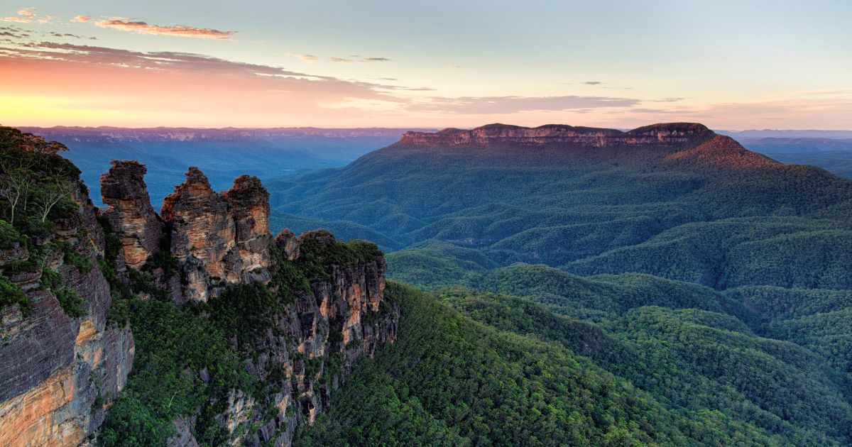 Blue_Mountains_View_Australia.jpg
