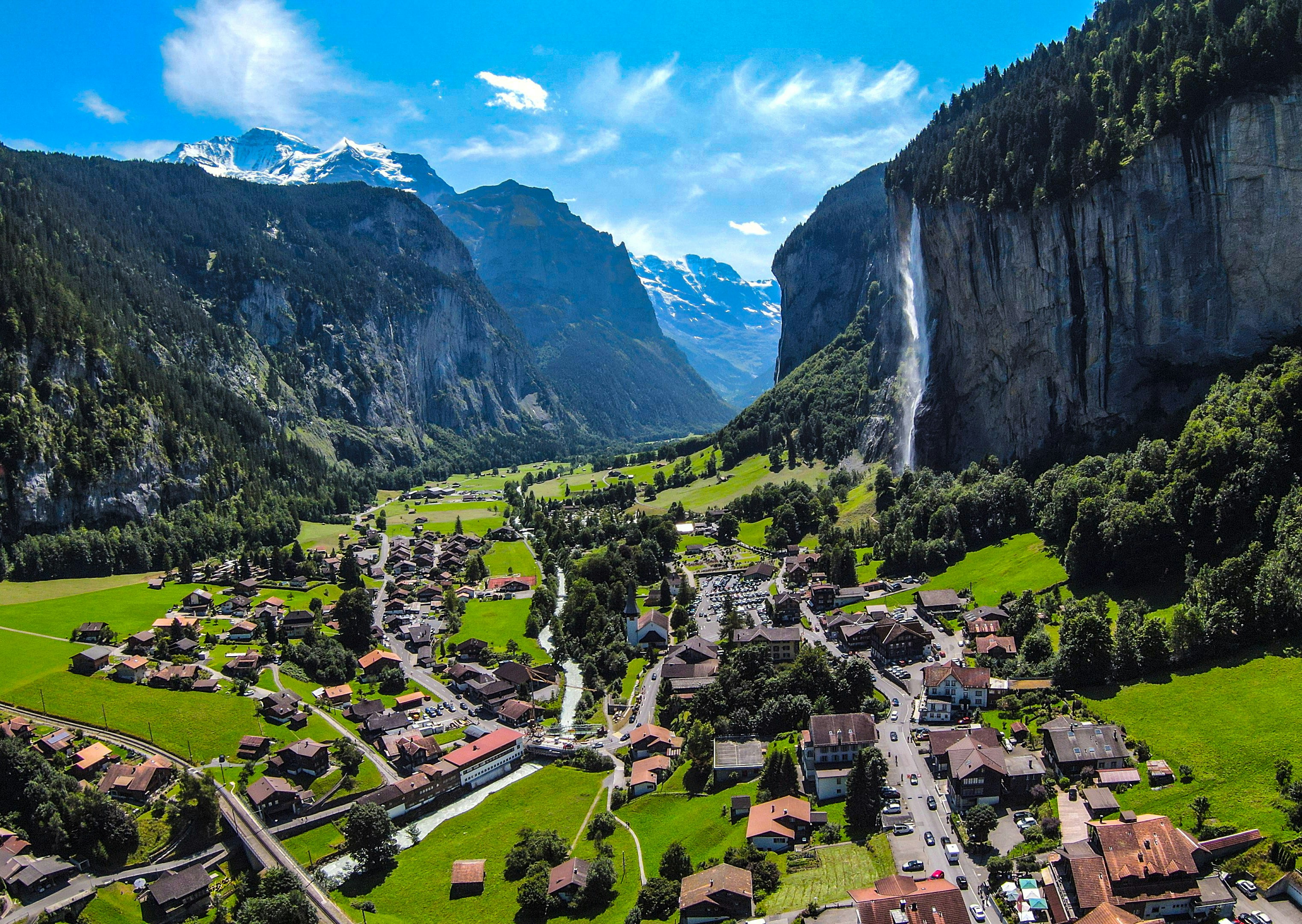 Lauterbrunnen_Valley__Switzerland.jpg