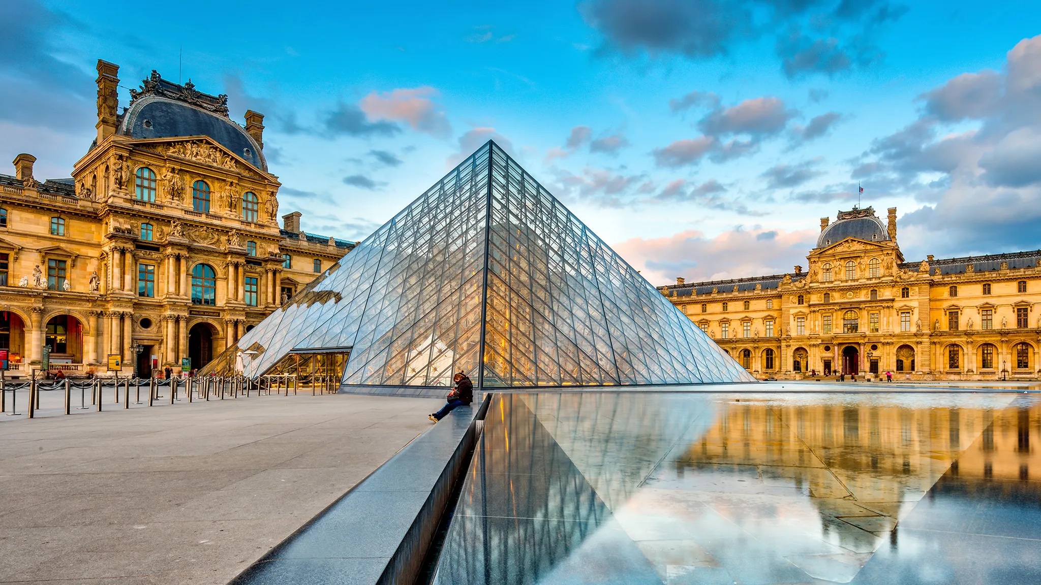 Louvre-536267205.jpeg