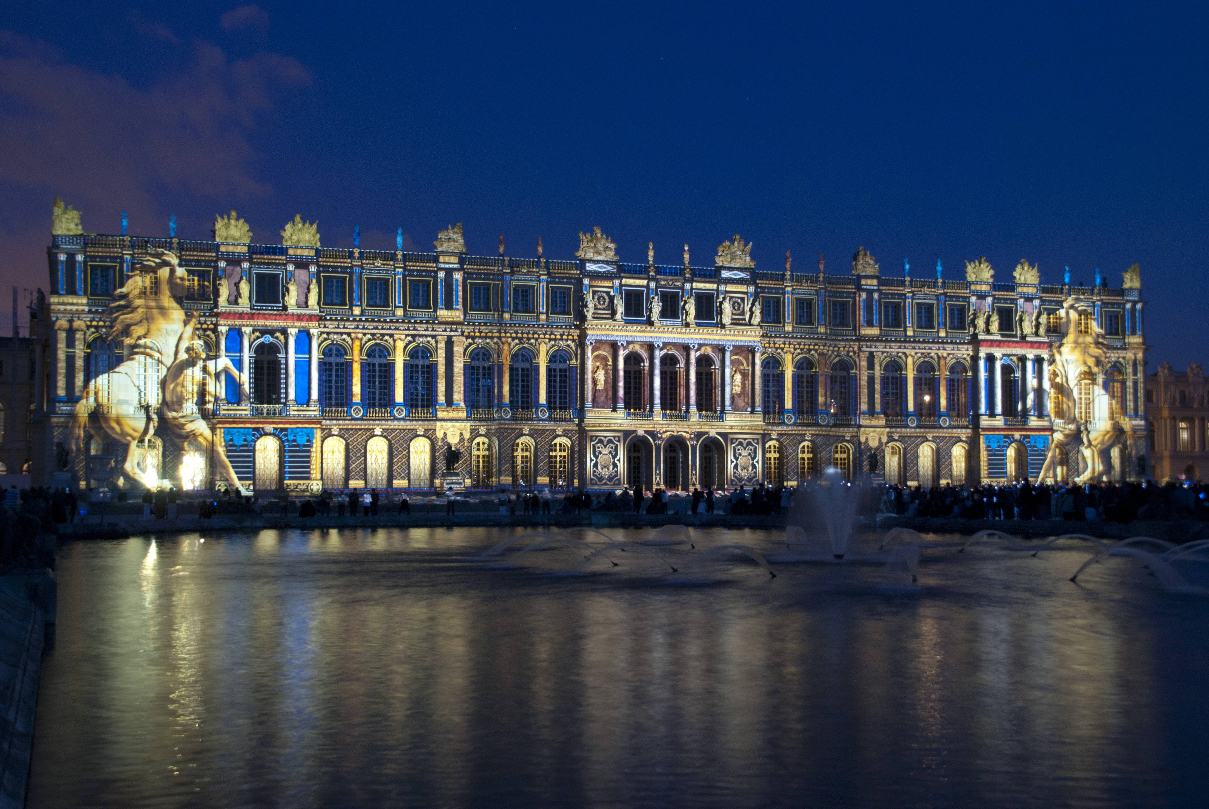 Palace_of_Versailles_Night_France.jpeg