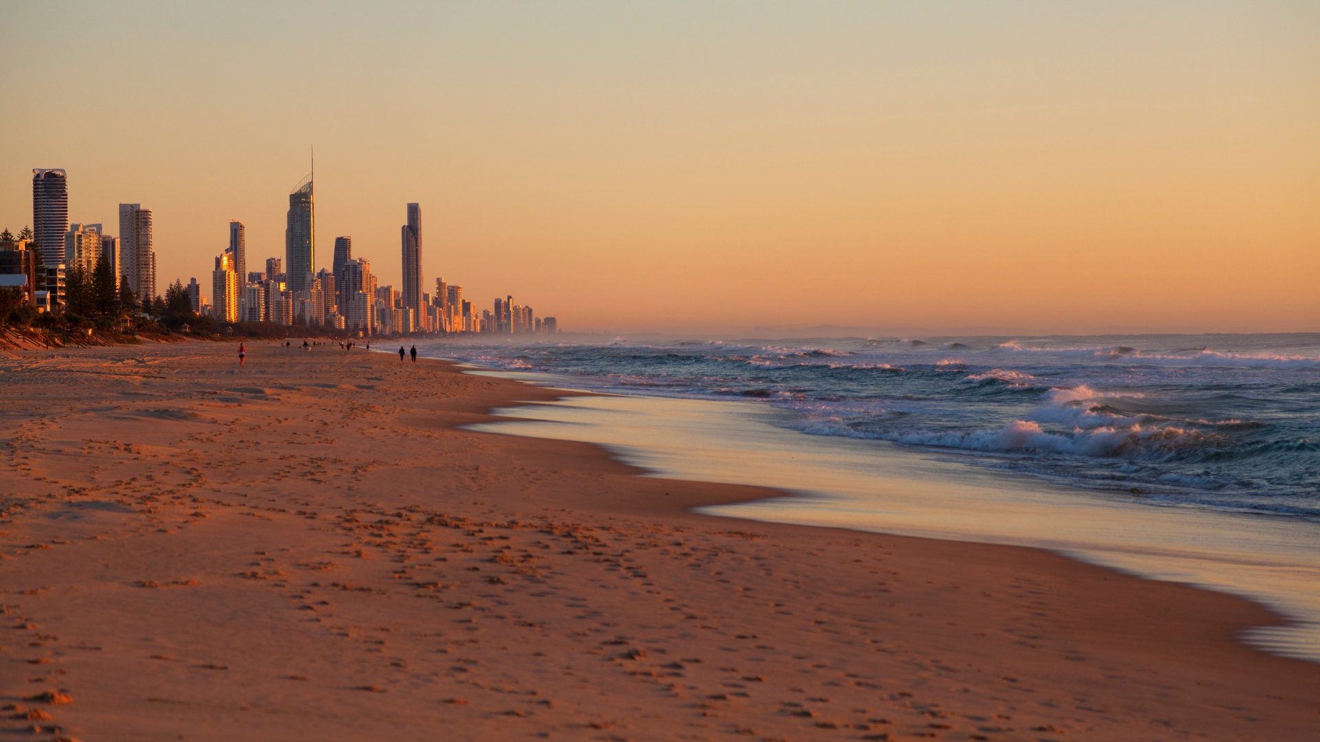 Gold_Coast_Beach_Australia.jpg